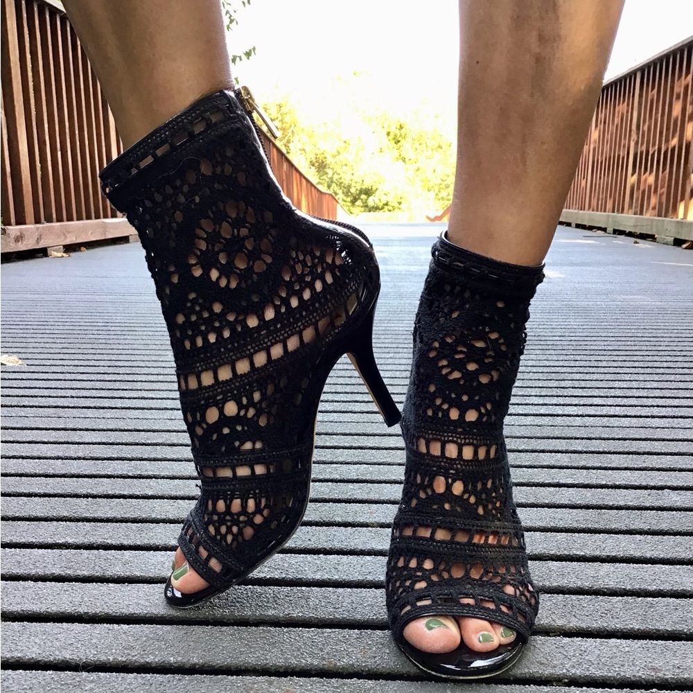 💃🏽 Open Toed Black Booties 💃🏽